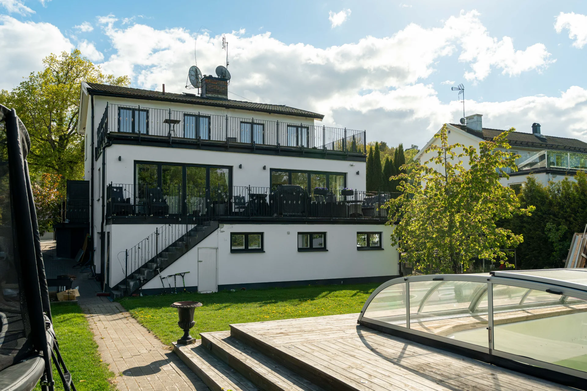 Luxury Villa Solna, Private Pool, Lake View, 300Sqm – Solna, Stockholm